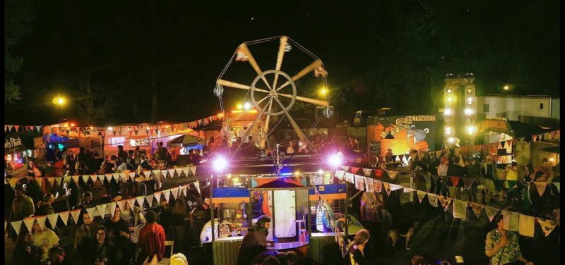 Une grande roue de la fête à toto